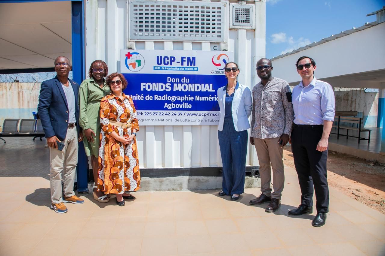 Ministry of Health, National TB Programme and partner teams at the handover of a Global Fund digital radiography unit in Agboville